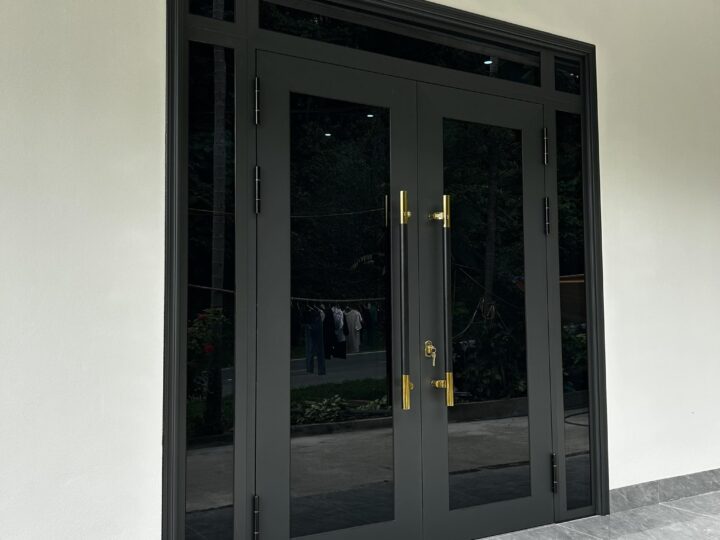 Cửa xingfa tại km8, Cốc San, Sapa