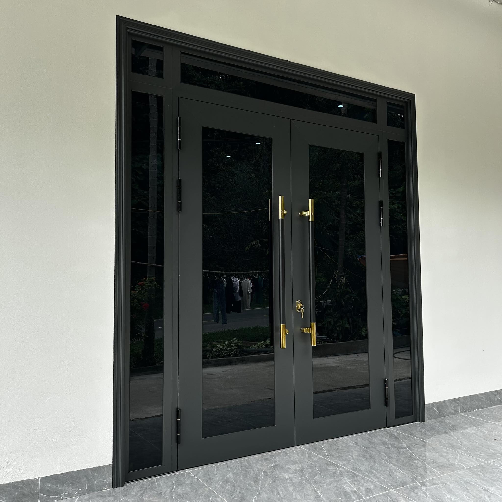 Cửa xingfa tại km8, Cốc San, Sapa